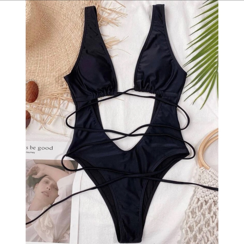 Cut-out Front Plunging One Piece Swimsuit - Picture 2 of 9